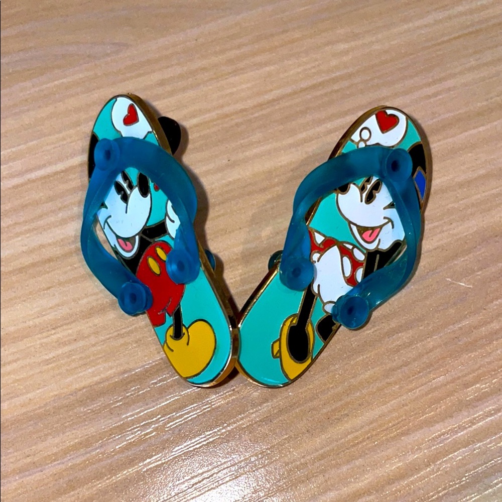 Disney Mickey and Minnie Mouse Flip Flop 2006 Trading Pins